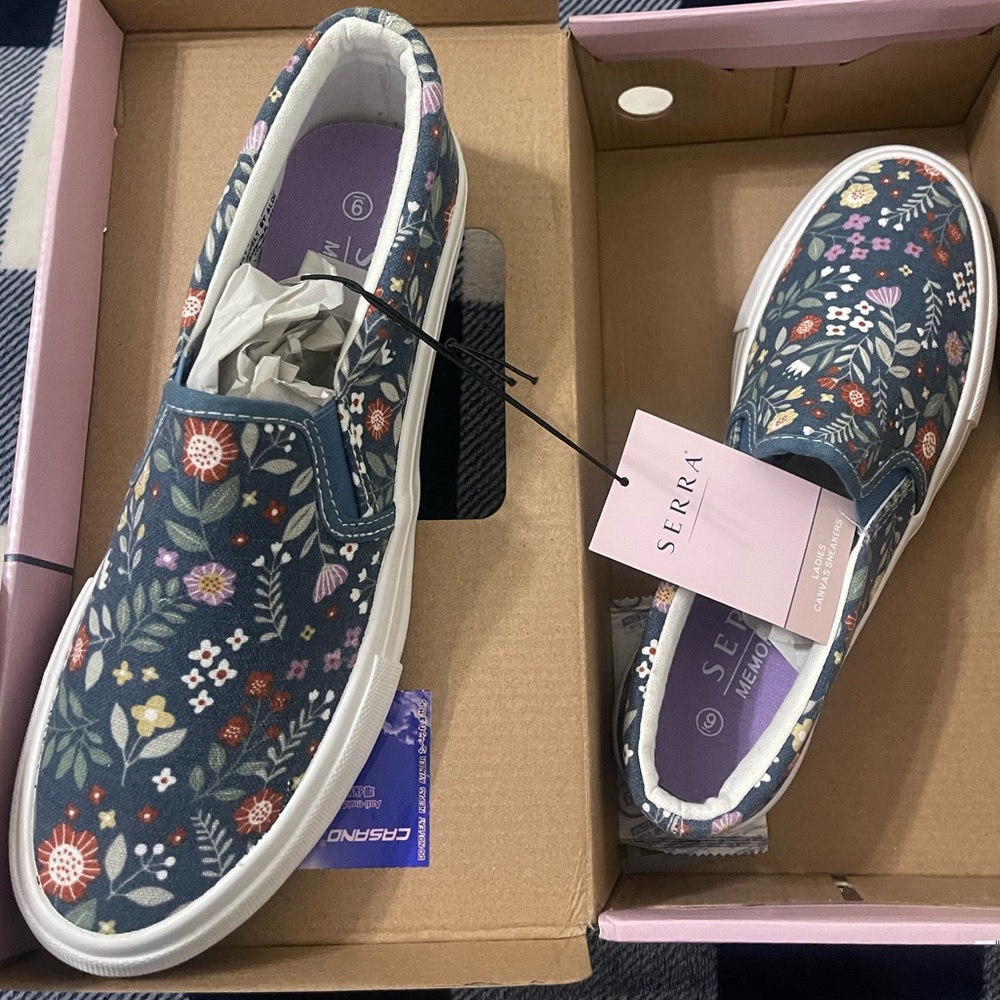 Canvas shoes